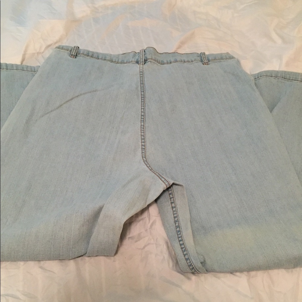 Women light blue jeans